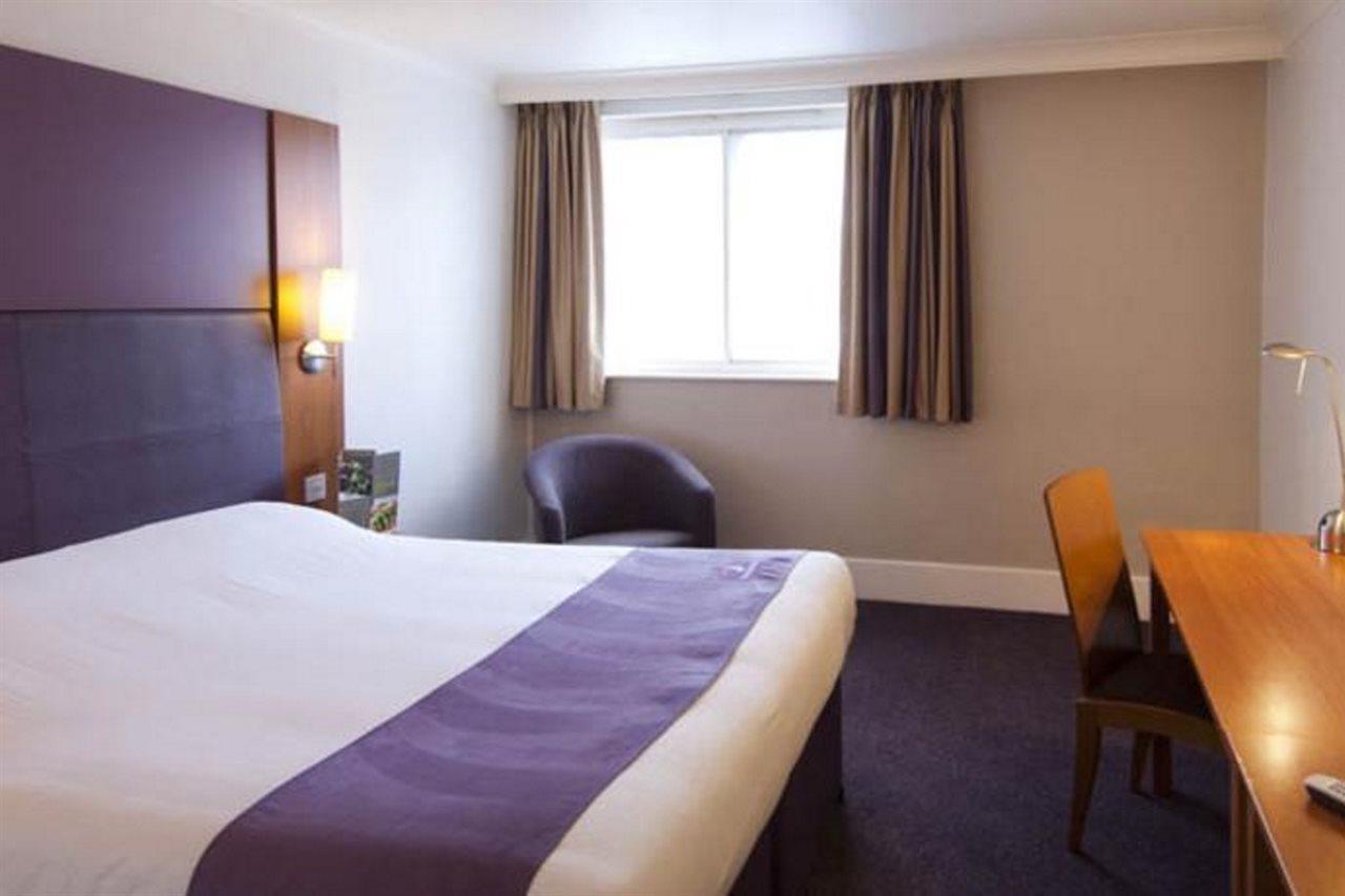Premier Inn Glasgow Newton Mearns Extérieur photo