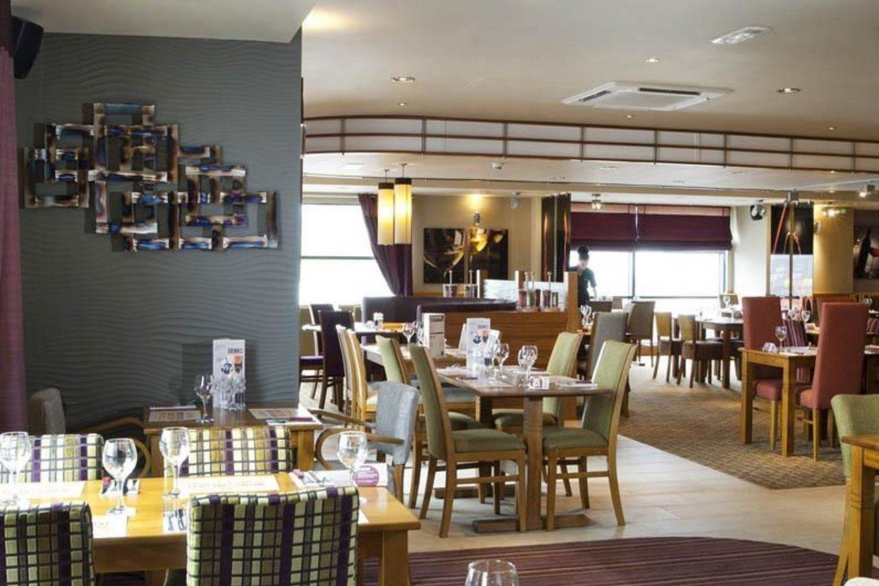 Premier Inn Glasgow Newton Mearns Extérieur photo