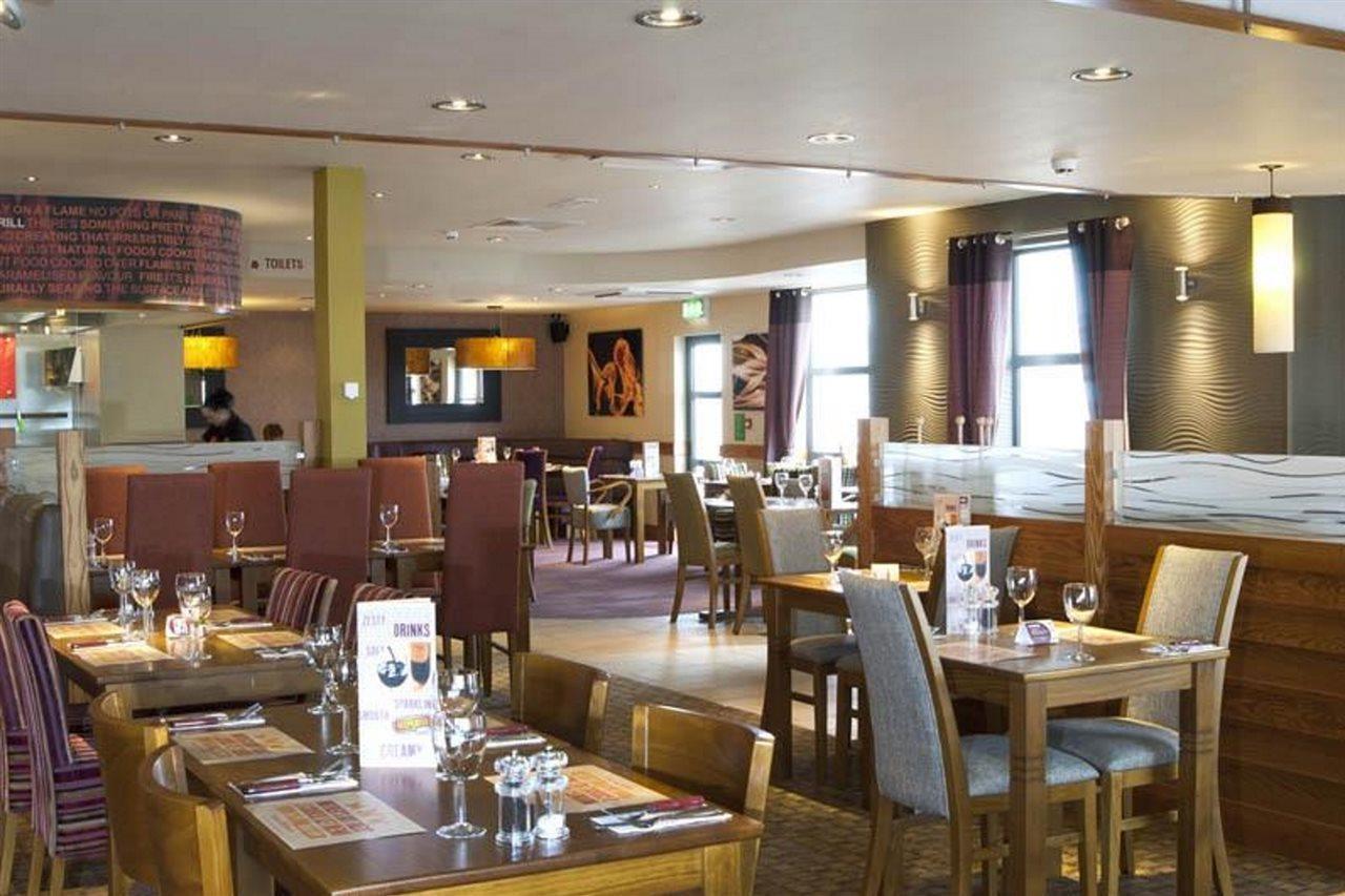 Premier Inn Glasgow Newton Mearns Extérieur photo
