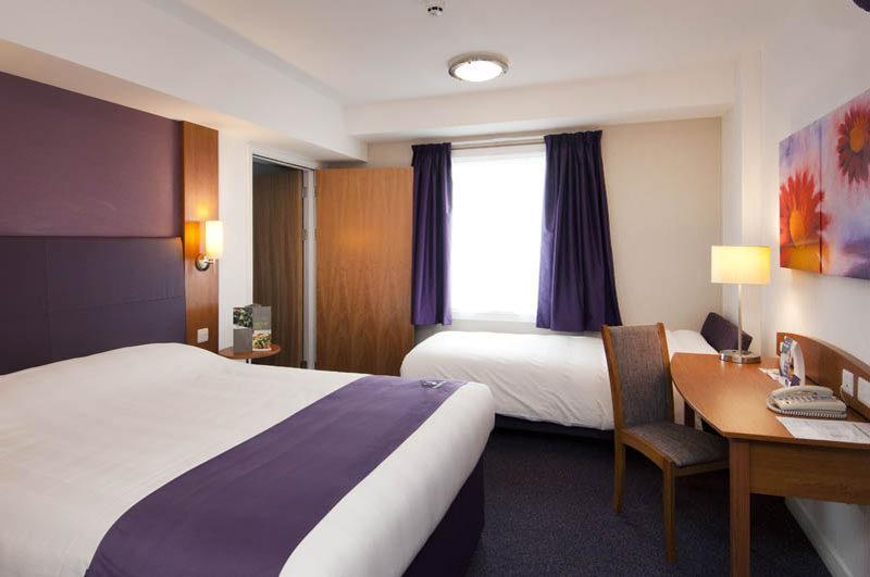 Premier Inn Glasgow Newton Mearns Extérieur photo